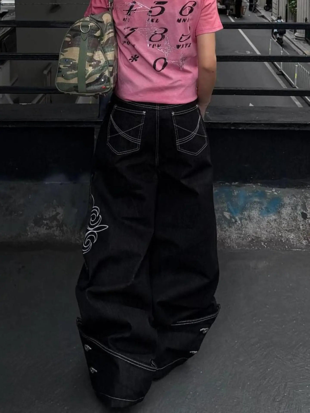 Frog-knot baggy jeans
