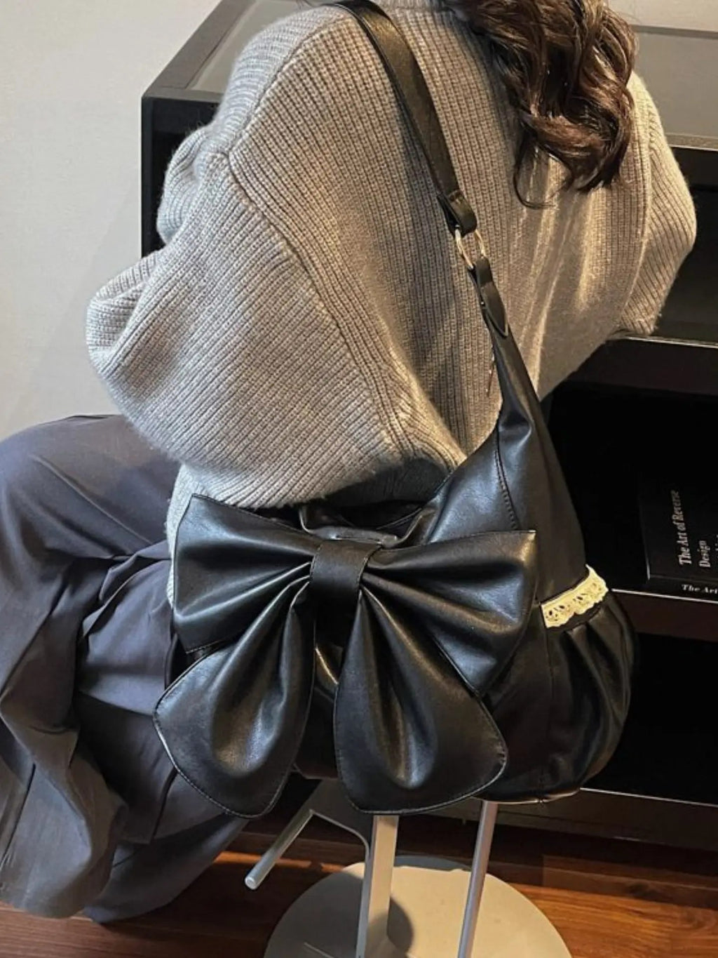 Bow tote bag