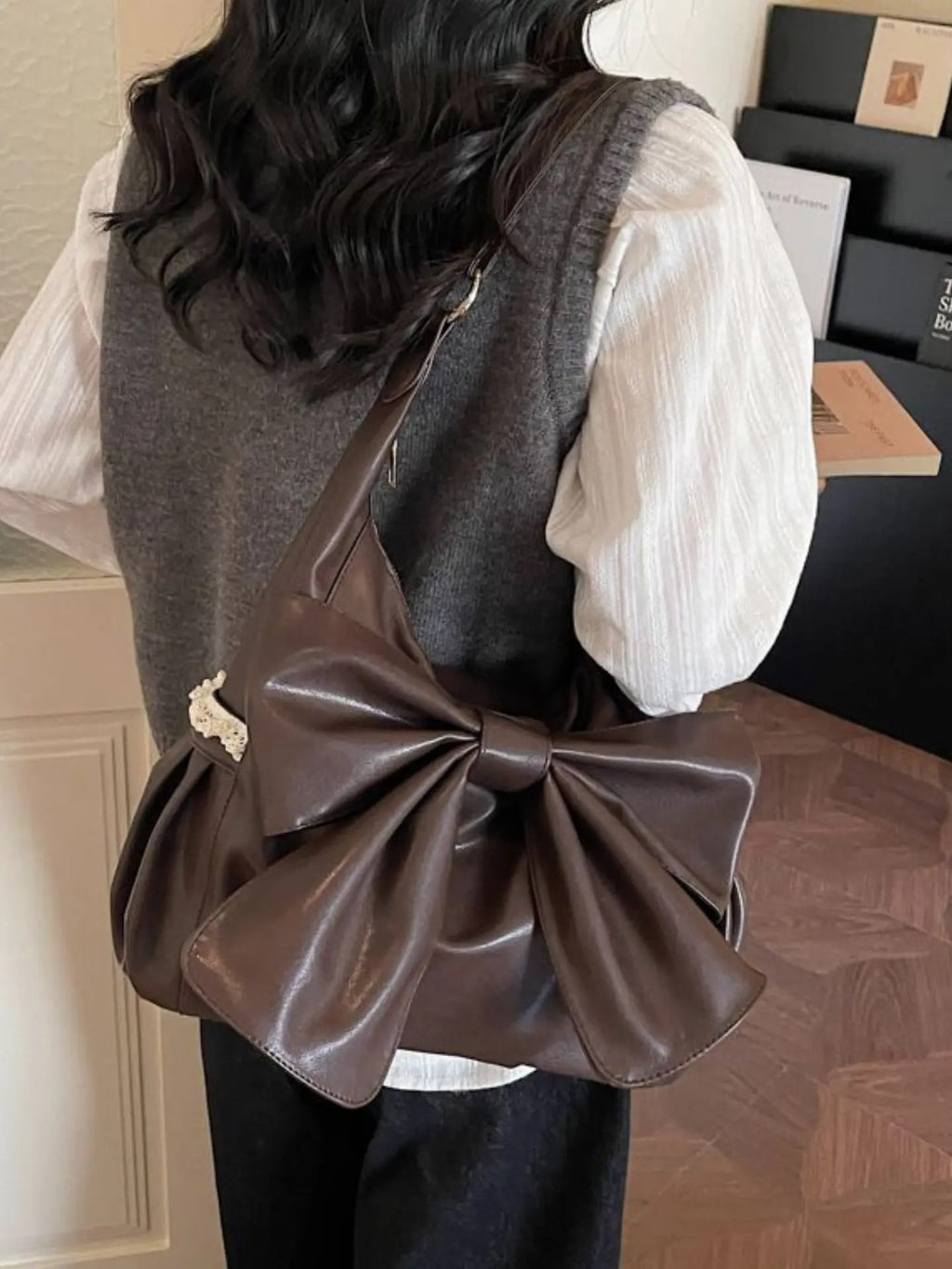 Bow tote bag