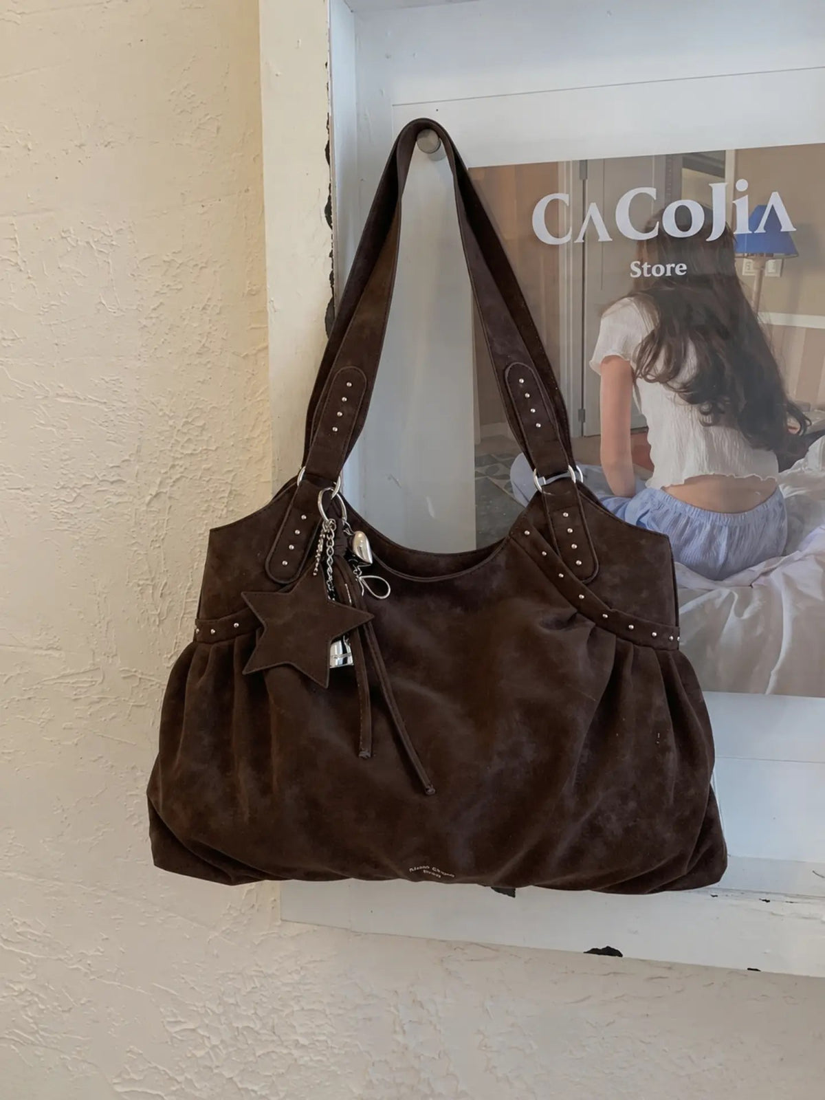 Lightweight shoulder bag