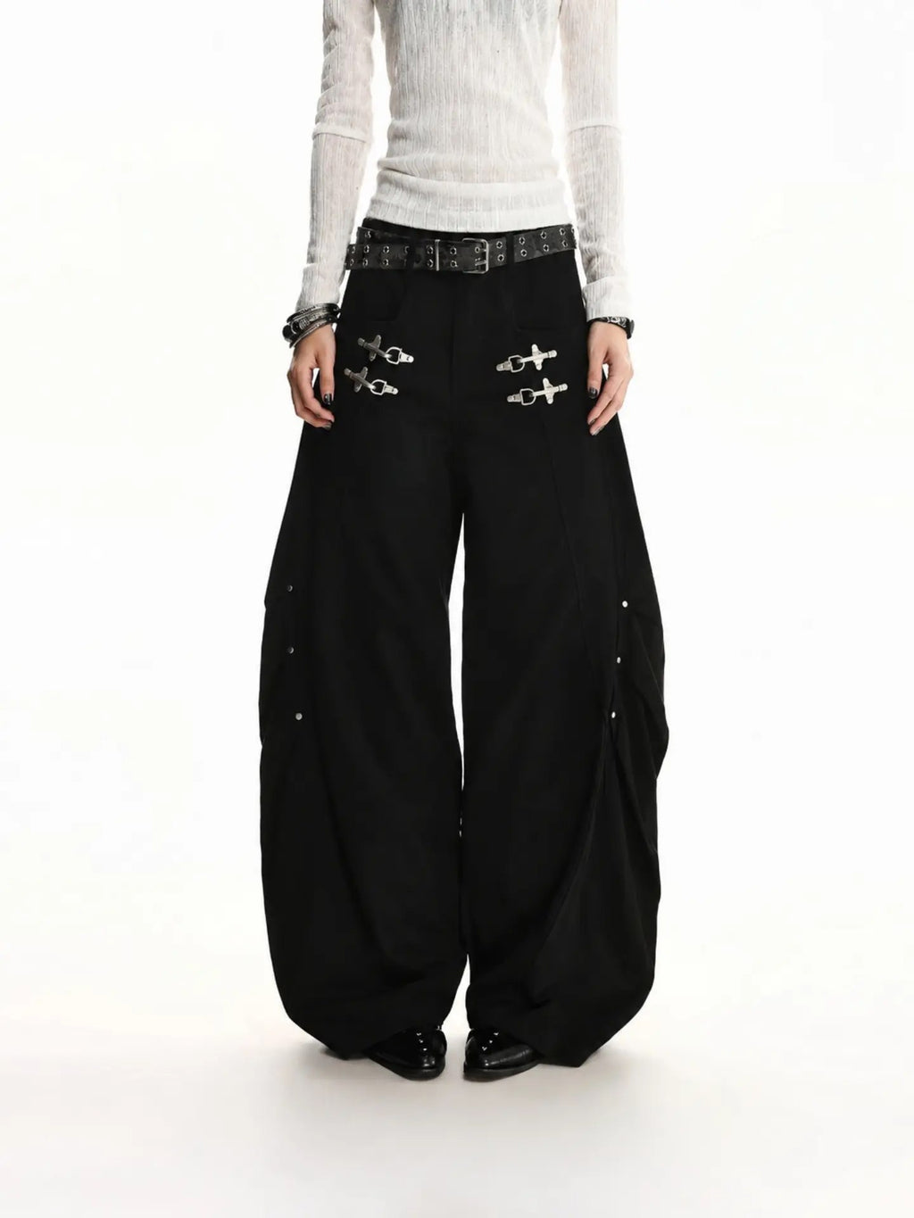 Curved blade pants