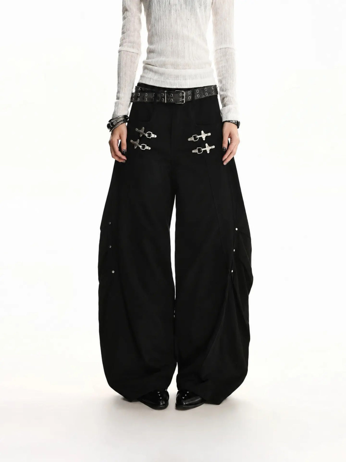 Curved blade pants